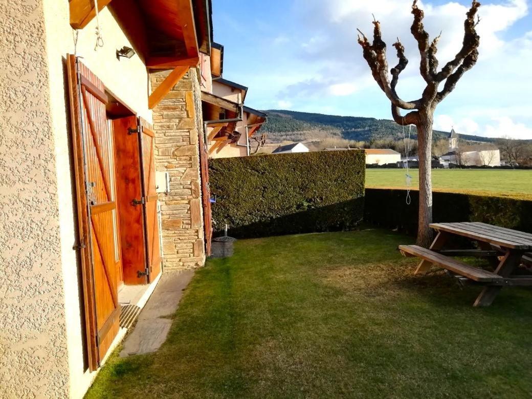Casa Adosada Para Familias En Santa Leocadia Sainte-Léocadie Екстериор снимка